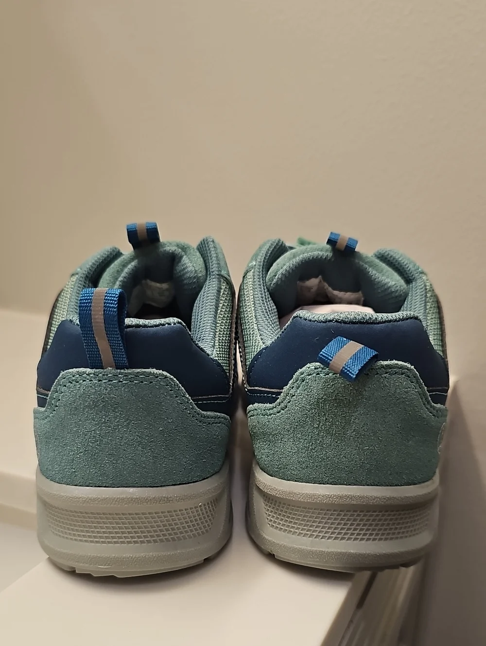 Lands' End Bungee Leather Trail Trekker Sneakers. NWT In Original Packaging.